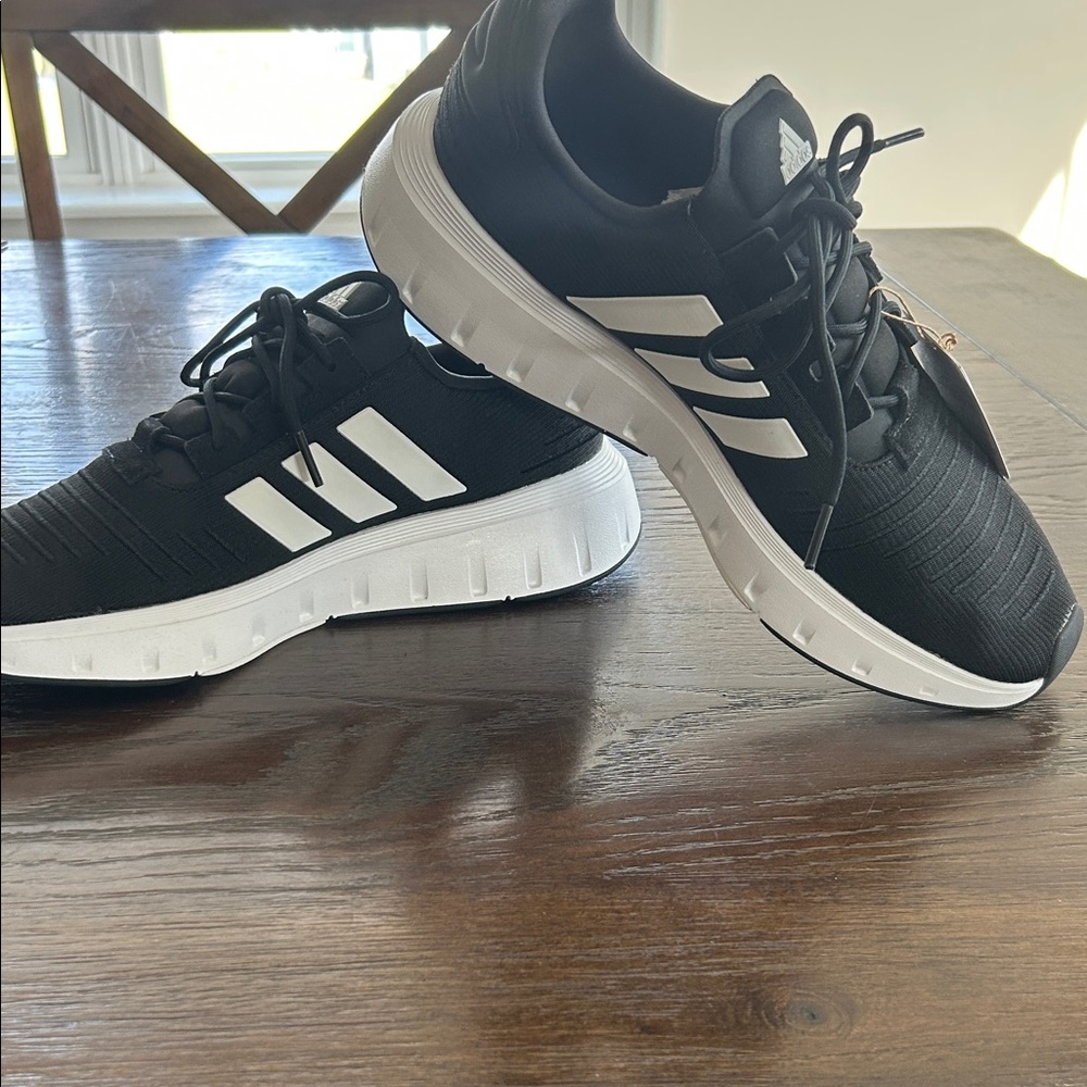 Adidas Swift Run 23 NWT - Picture 3 of 9